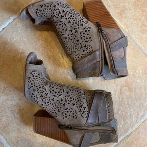 Vince Camuto Shoes - Vince Camuto booties Vince Camuto Shoes - Vince Camuto booties